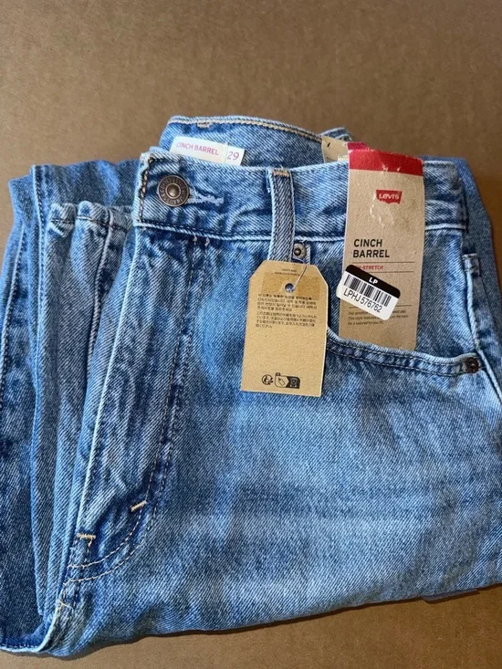 Levi's® Women's Cinch Barrel Jeans - Picture 5 of 6